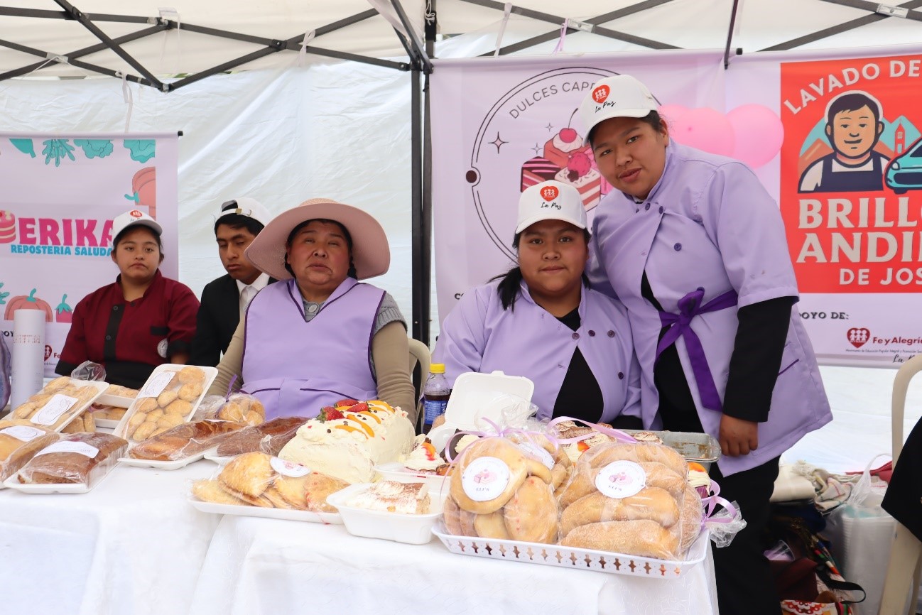 Las hermanas Jazmín y Lizeth Rojas Ramos (izq.) y su emprendimiento “Eli’s: Dulces Caprichos FOTO%204